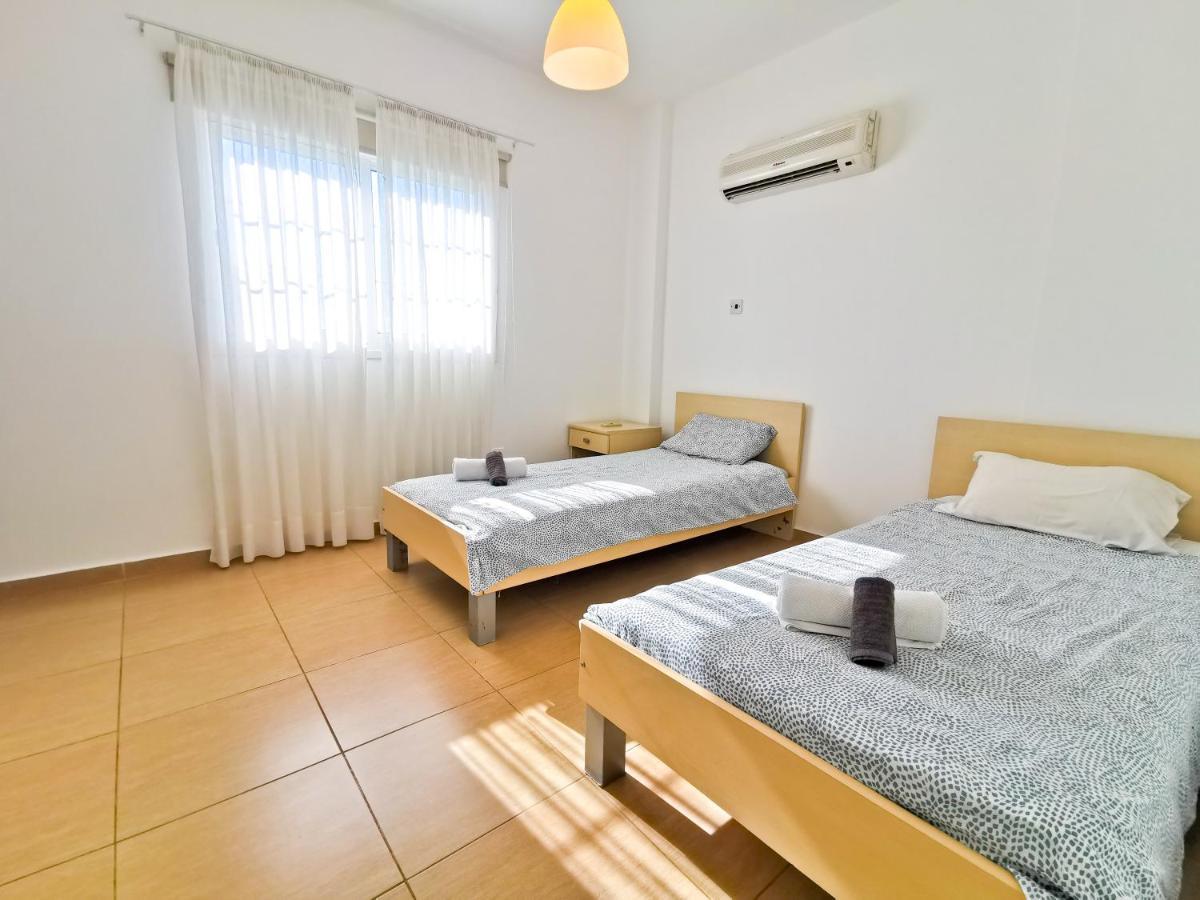 Off Course Seaview Apartment Larnaka Exterior foto